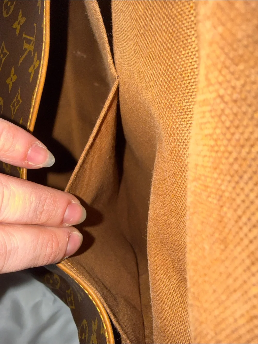 Authentic Louis Vuitton Saumur 35 Monogram Crossbody—excellent vintage condition